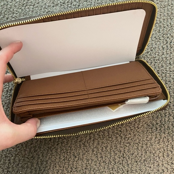 Micheal Kors wallet - Picture 4 of 4